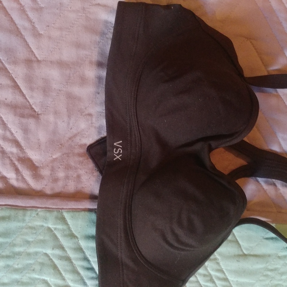 Black sports bra